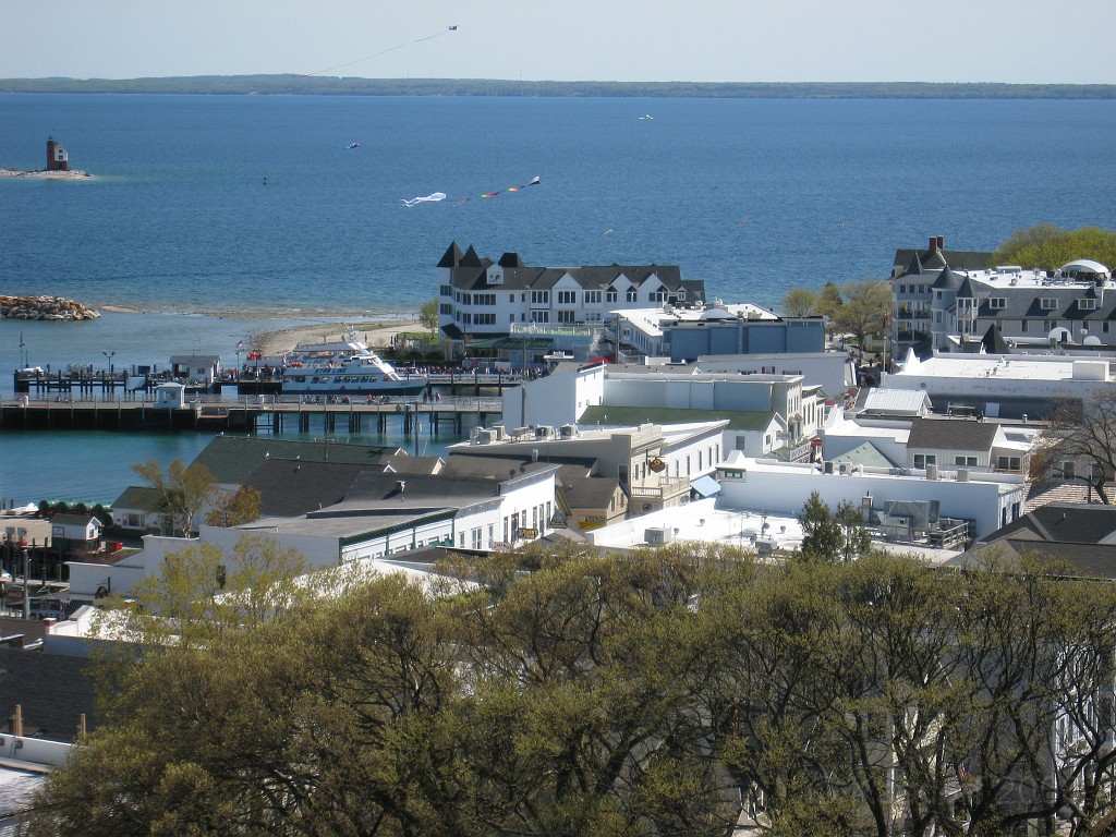 Mackinaw Island Area May 2008 0835.jpg - May 24 2008 a trip to Mackinac City for a 5 M race and a visit to Mackinac Island. A day to the UP, Paradise, Whitefish Point and Tahquamen Falls. This was followed by trips to Petoskey and Charlevoix.